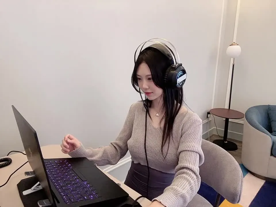 Dou Niang - Li Shi: Female Streamer Offline Talents